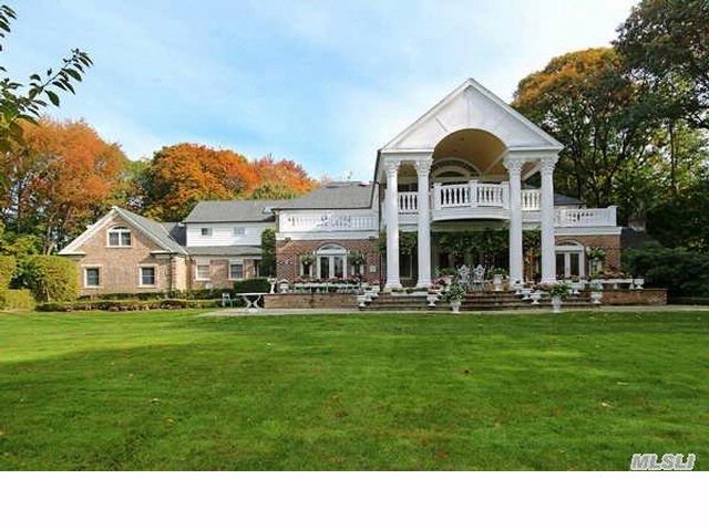  5 BR,  4.50 BTH  Colonial style home in Lattingtown