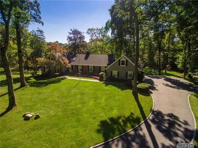 5 BR, 3.50 BTH Farm ranch style home in Upper Brookville